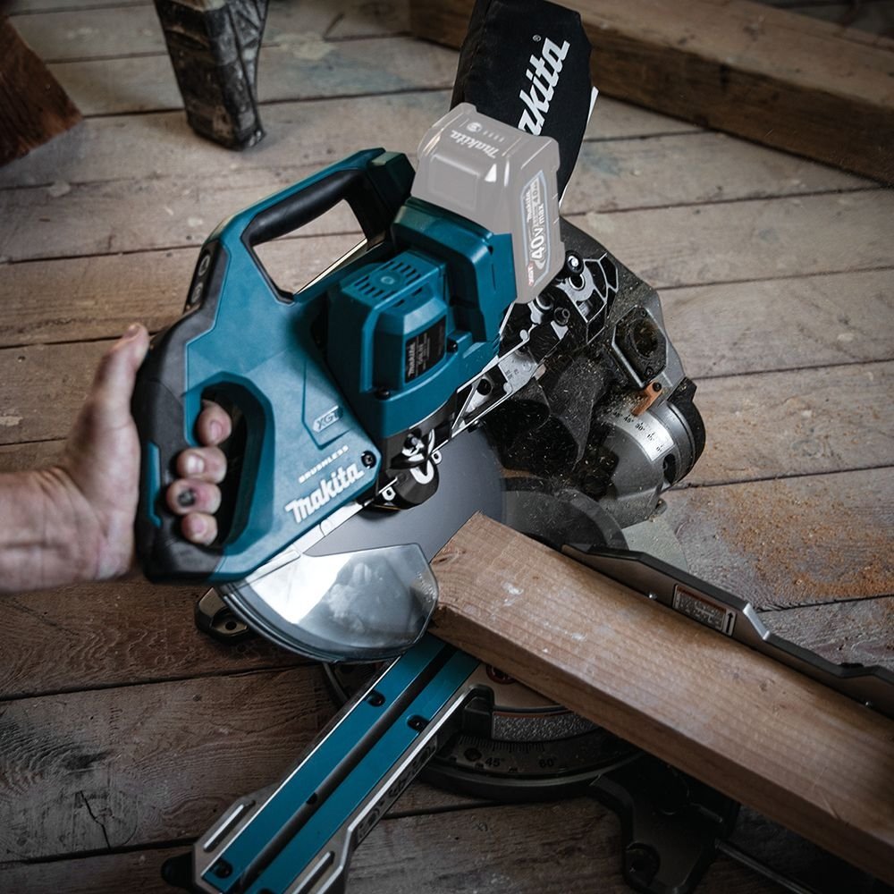 Makita GSL02Z 40V Max XGT Brushless Cordless 8-1/2″ Dual-Bevel