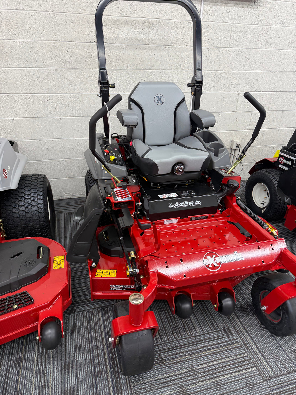Exmark Lazer Z S‑Series – 52in Zero‑Turn Mower | 25.5HP Kawasaki® FX801V Engine