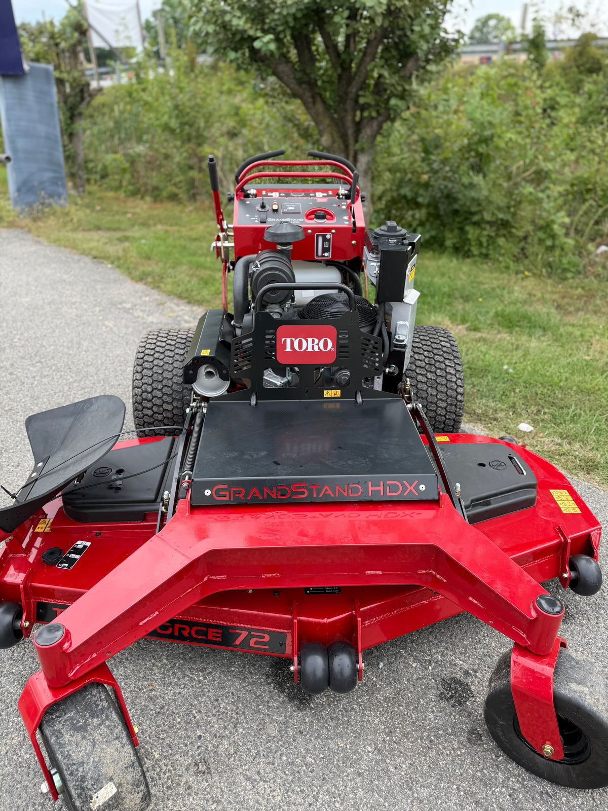 Toro GrandStand® HDX 72 in. 37 hp 993 cc EFI with Oil Guard (72517)